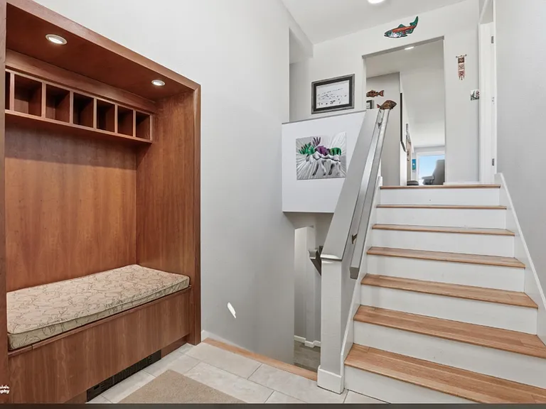 727 N St — Photo 2