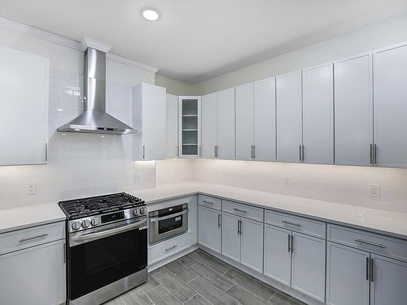 2nd image of 362 Pacific Ave APT 1