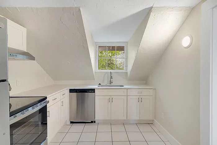 42 Saragossa St #C — Photo 5