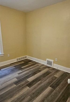 5th image of 12909 Woodside Ave