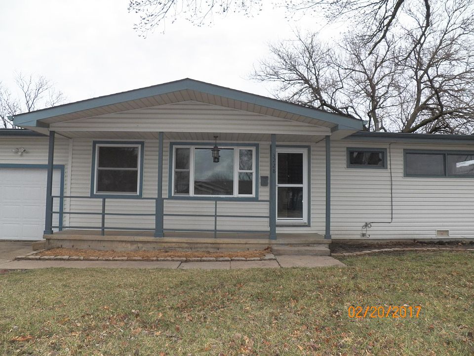 3 Bedroom 1.5 bath in great neighborhood!