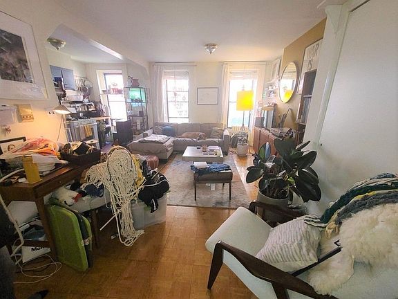4th image of 639 Henry St #3