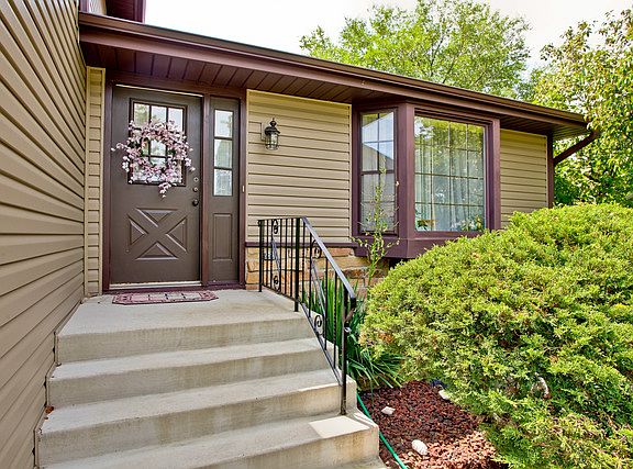 2nd image of 1131 Longford Dr