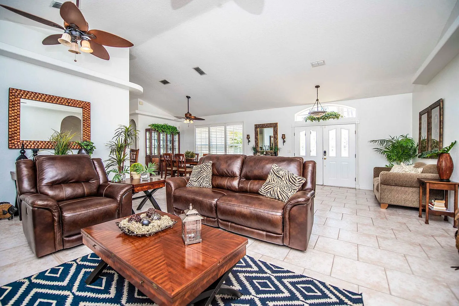 4 bed, 4.0 bath, 2411 sqft, $8,880 — Photo 3