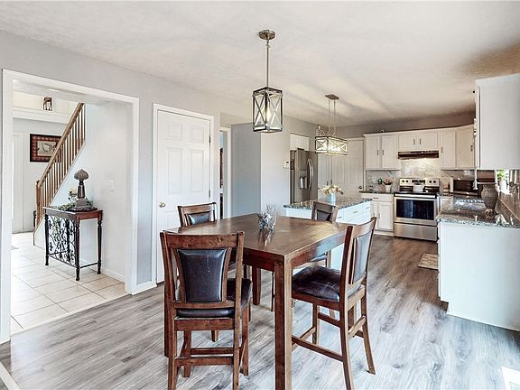 5th image of 9298 Ashcroft Ln