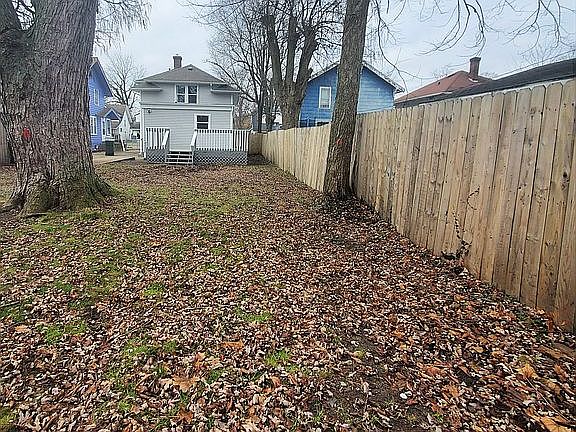 3rd image of 1010 Lawndale Ave
