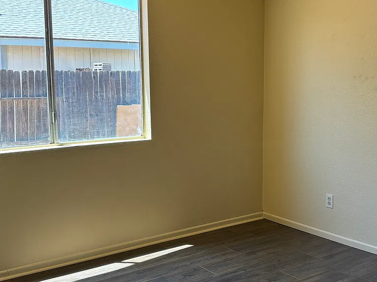 303 W Stanford Ave — Photo 7
