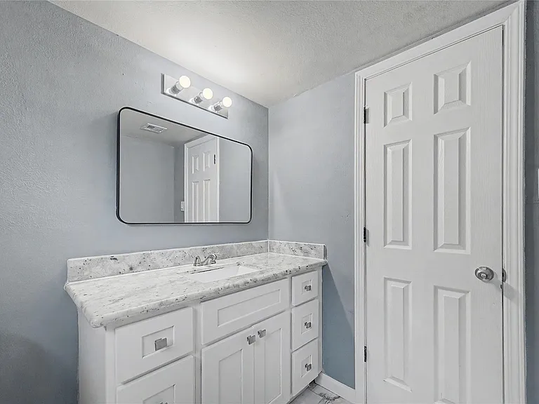 6343 Maple Hill Dr — Photo 24