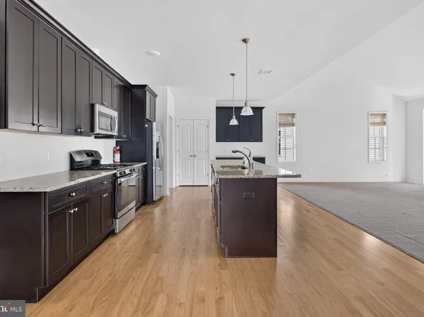 108 Samjan Cir, Robbinsville, NJ 08520