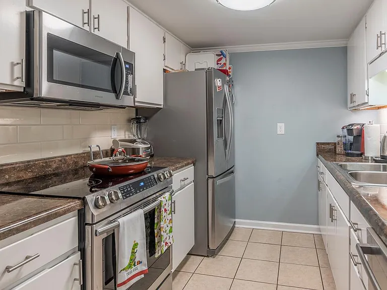 510 E Gillespie St #B9 — Photo 8