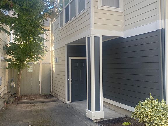 5th image of 1585 NE Jonquil Ln