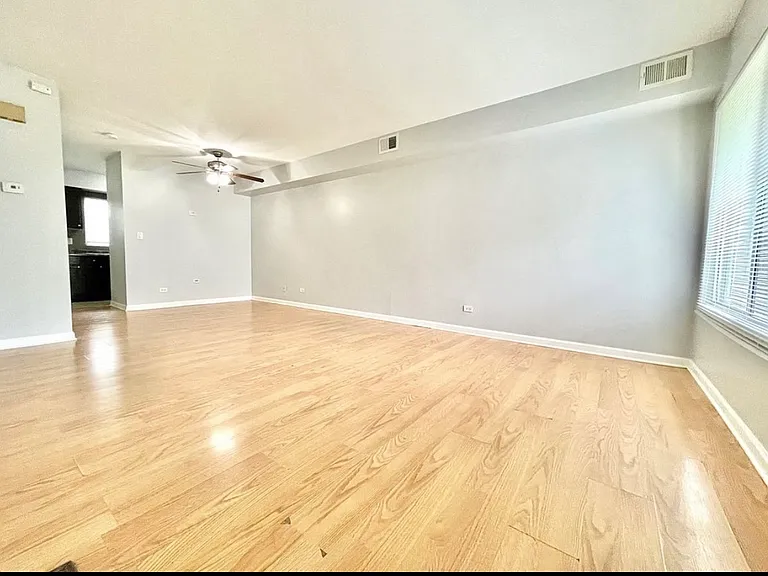 6055 Kit Carson Dr — Photo 2