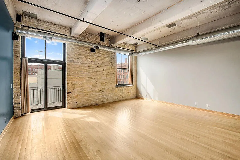 1 bed, 1068 sqft, $2,400 — Photo 3