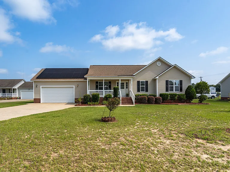 46 Bayberry Ln — Photo 3