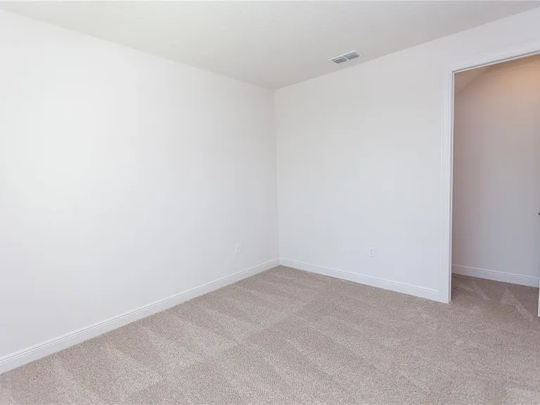 820 Lowood Ct — Photo 7