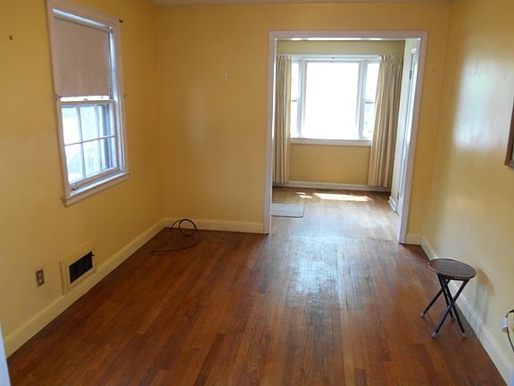 2nd image of 51 Burnside Ave