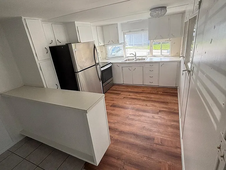 8717 SW 16th Pl — Photo 3