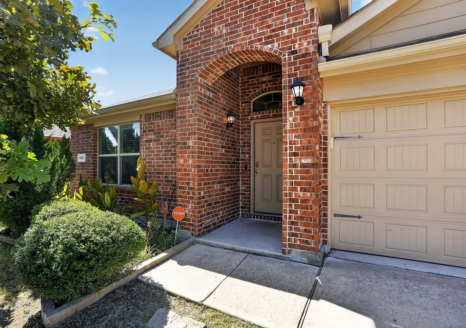 Charming 4BR House in Azle — Photo 2