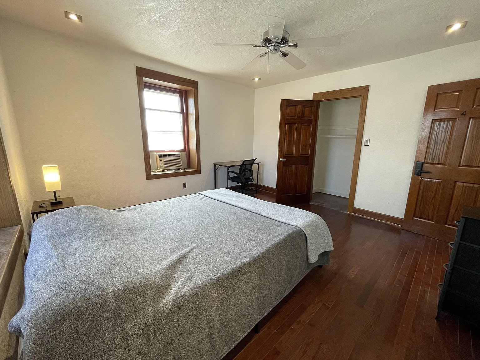4 bed, 3.0 bath, 3550 sqft, $776 — Photo 3