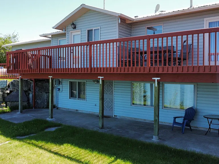 540 Shoreline Dr — Photo 2