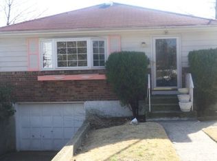 34 Manor Ct, Hempstead, NY 11550