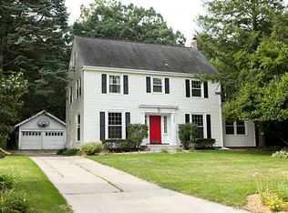 2335 Ridgeway Dr SE, Cedar Rapids, IA 52403