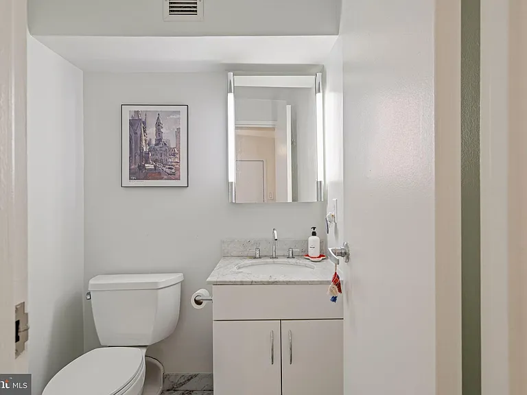 219 S 18th St #29-1016 — Photo 9