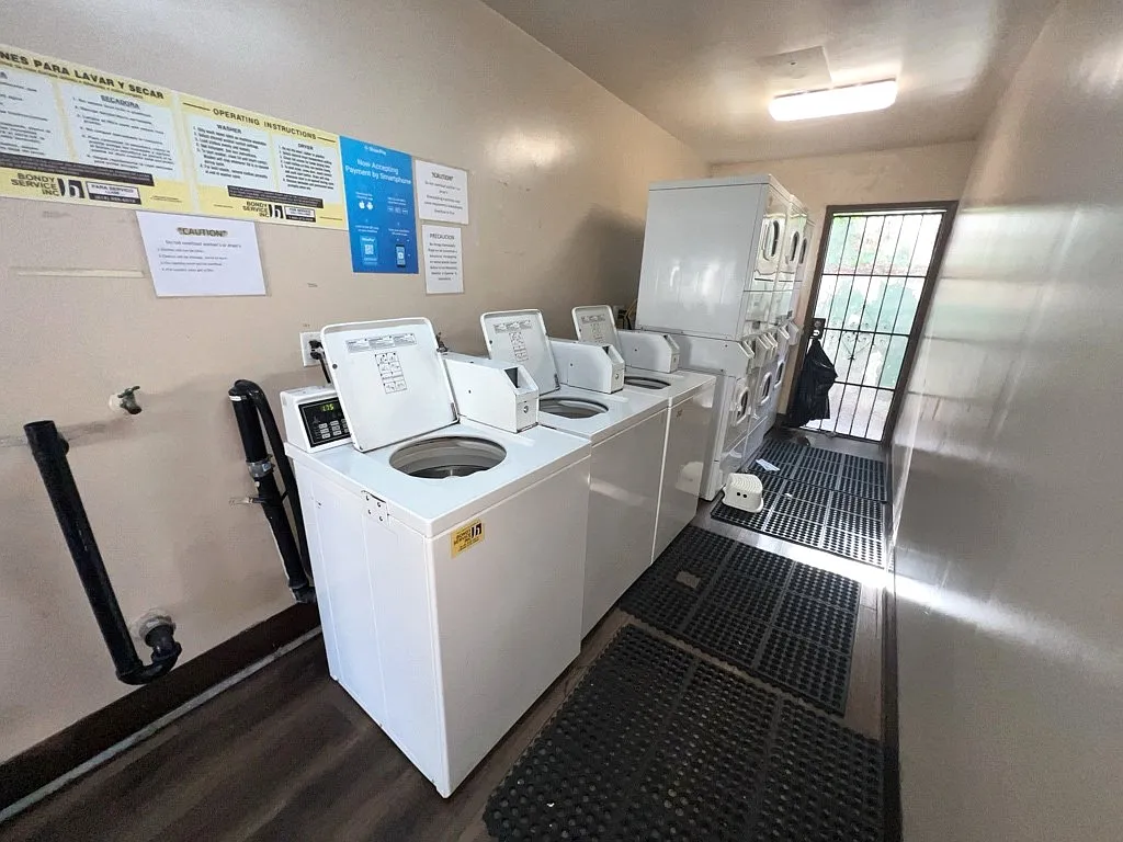 Santa Barbara Apartments — Photo 3