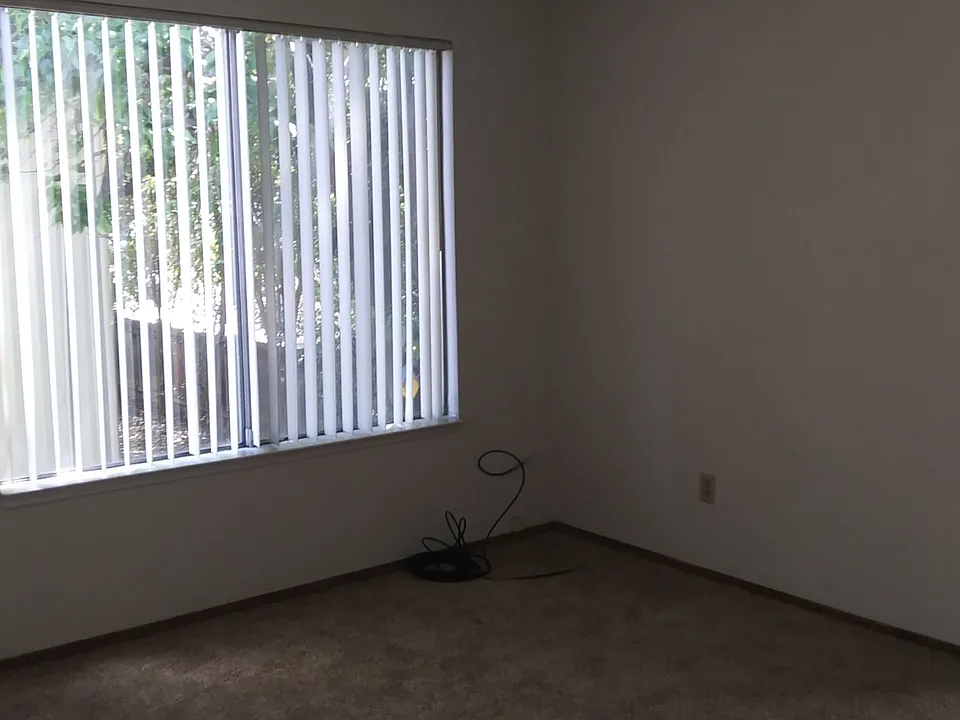 2223 Edison Ave #16