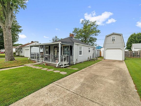2nd image of 2600 E Cloverdale Dr