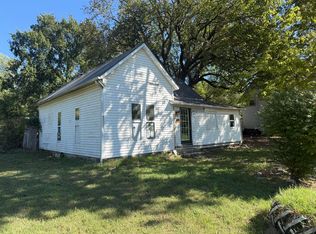 111 W Cofield St, Aurora, MO 65605