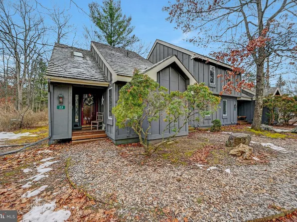 23 Snow Shoe Circ, Lake Harmony, PA 18624