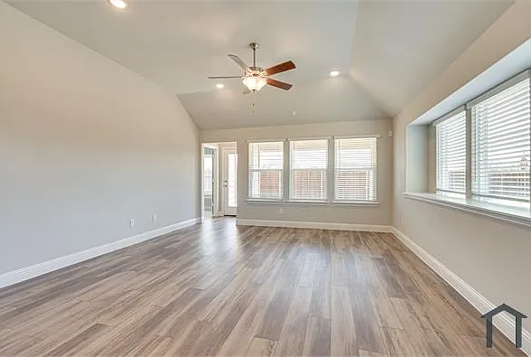 204 Rosewood Dr — Photo 10