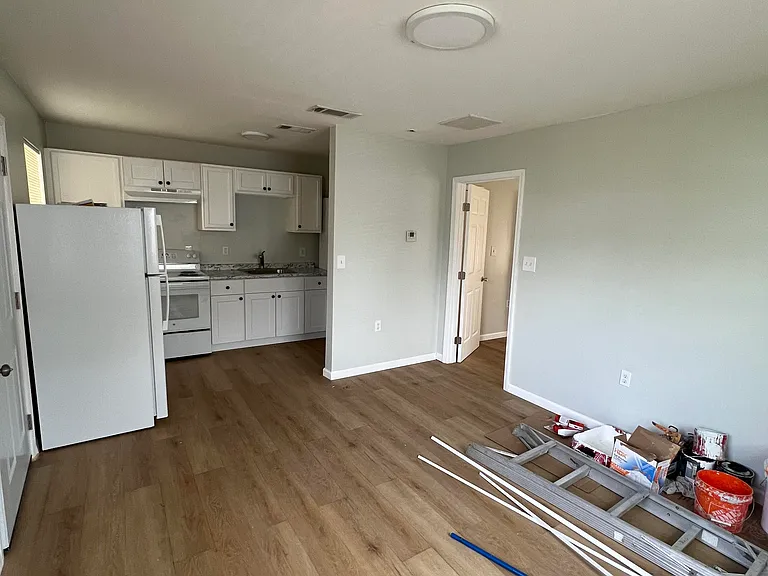 living room into the kichen