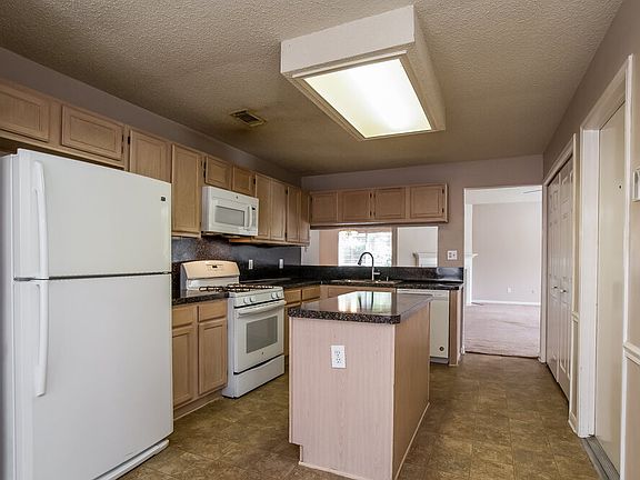 4th image of 7131 Maple Walk Dr