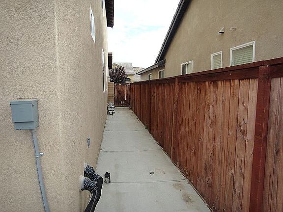 3rd image of 27886 Blackhawk Ct