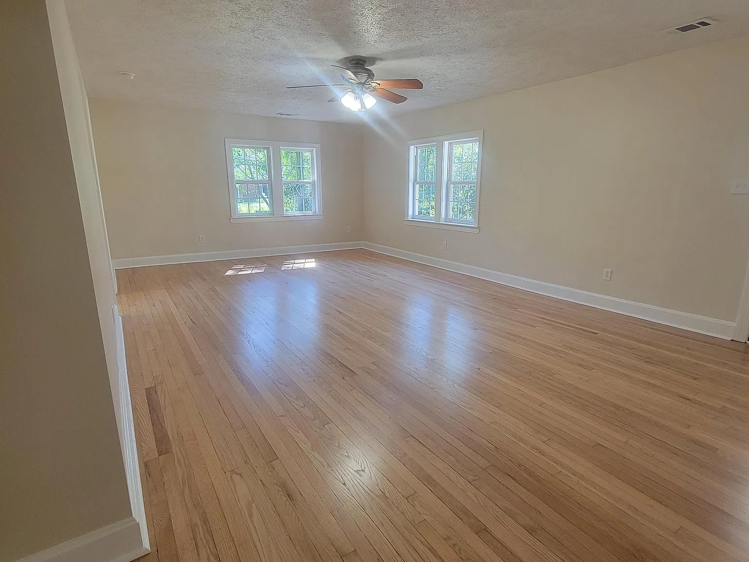 3 bed, 2.0 bath, $1,900 — Photo 3