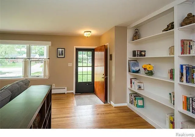 1811 Alhambra Dr — Photo 1