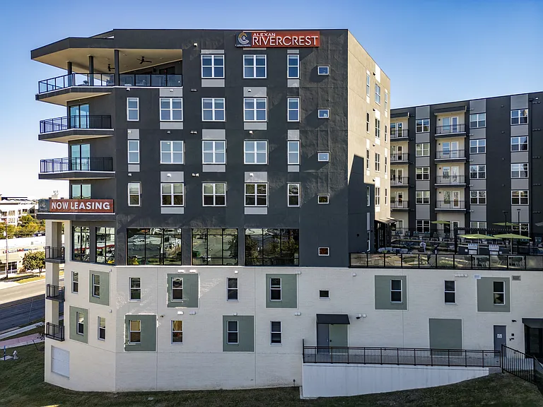 Alexan Rivercrest — Photo 37