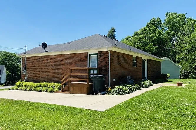 828 Mulberry Dr — Photo 16