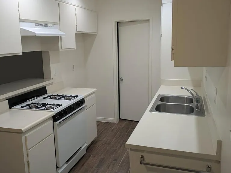 11613 Downey Ave #104 — Photo 2
