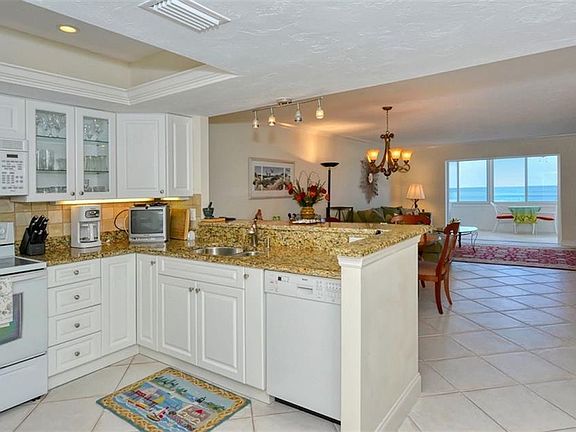 5th image of 1055 W Peppertree Dr #403AA