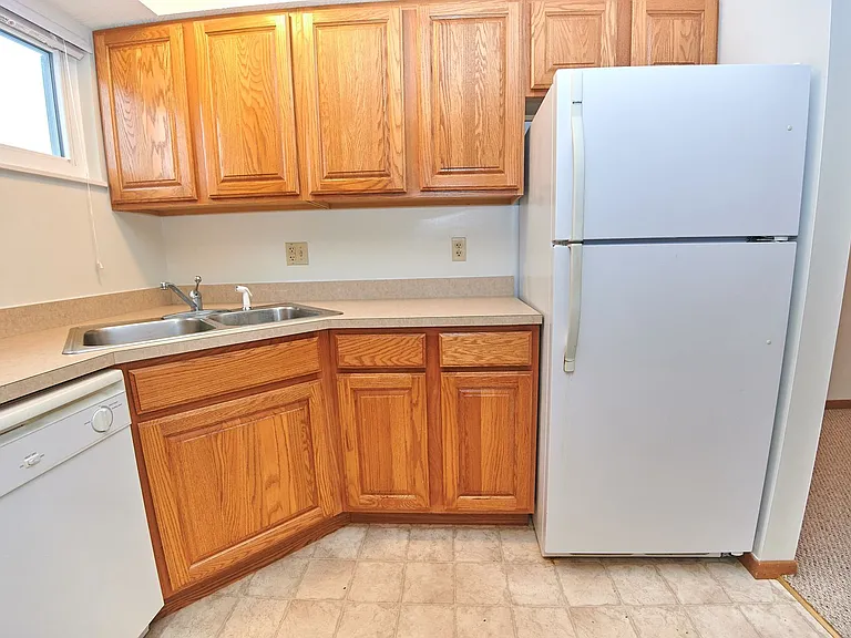 Pineview Apartments — Photo 40