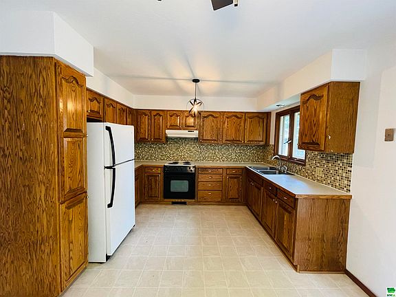 5th image of 4724 Mayhew Ave