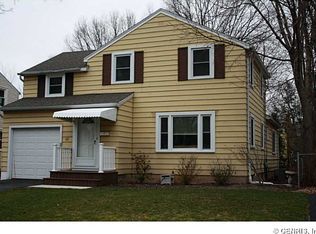38 Stanford Rd W, Rochester, NY 14620