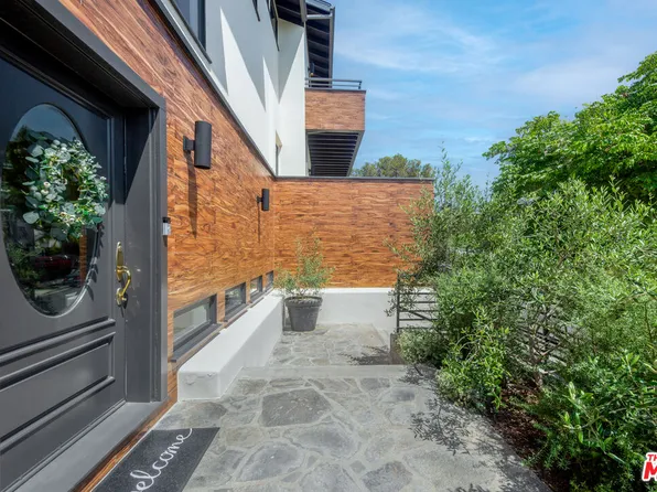 16719 Bollinger Dr, Pacific Palisades, CA 90272