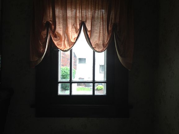 4th image of 57 Erskine Ave