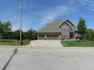 300 SE Canter Ct, Lees Summit, MO 64082