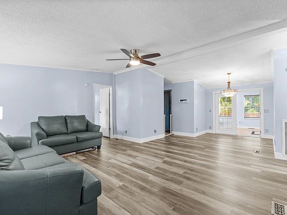 4th image of 3279 Lyndon Dr.