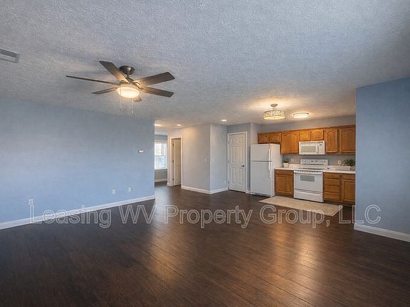 3rd image of 3172 Putnam Ave